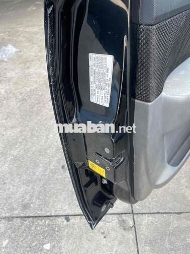 Ford Ranger Số sàn màu Đen