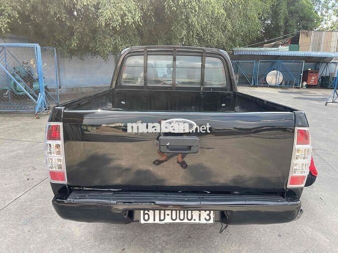 Ford Ranger Số sàn màu Đen