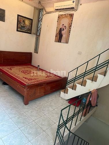 hính chủ cho thuê hộ gia đình hoặc sinh viên căn nhà 4 tầng + 1 tum