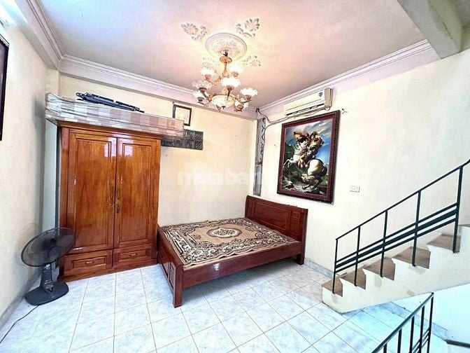hính chủ cho thuê hộ gia đình hoặc sinh viên căn nhà 4 tầng + 1 tum