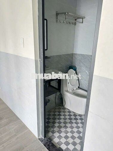 NHÀ CHO THUÊ LÀM CHDV DT 5*17, TRỆT, 4 LẦU, 9PN, CÓ THANG MÁY, SÁT GV