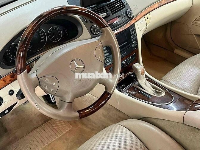 Mercedes-Benz E240 Vàng cát