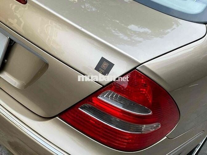 Mercedes-Benz E240 Vàng cát