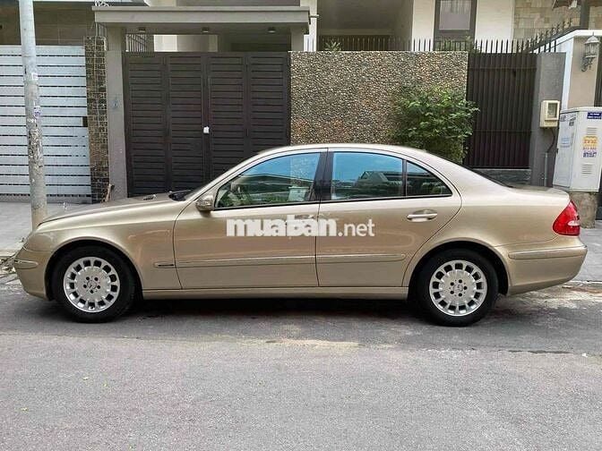 Mercedes-Benz E240 Vàng cát