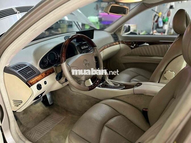 Mercedes-Benz E240 Vàng cát