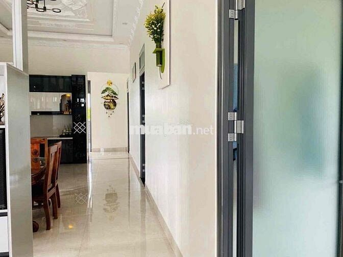 Chính chủ - Mua đất tặng nhà kiên cố, 1 xào đất mặt tiền Nguyễn hoàng