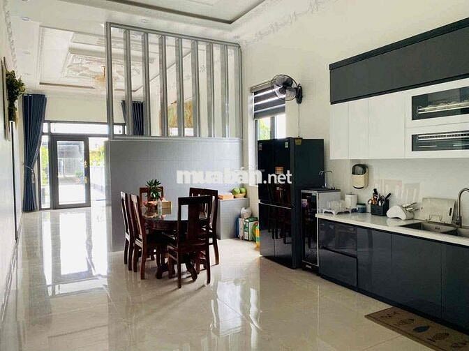 Chính chủ - Mua đất tặng nhà kiên cố, 1 xào đất mặt tiền Nguyễn hoàng