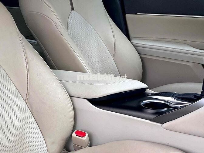 Toyota Camry 2.0G 2021 Trắng Tự động 6 cấp