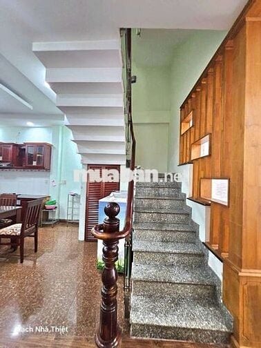 Nhà ngay trung tâm, hẻm 1 séc, ko quy hoạch