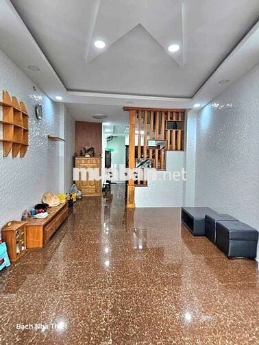Nhà ngay trung tâm, hẻm 1 séc, ko quy hoạch