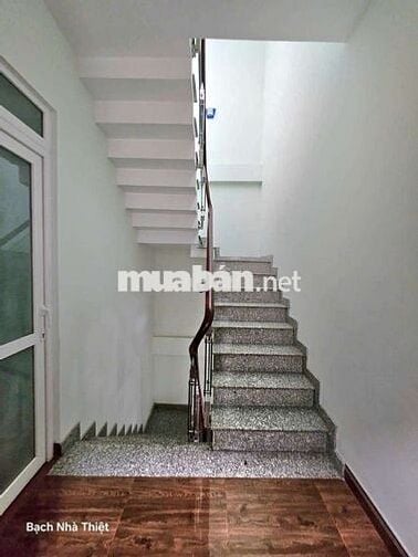 Nhà ngay trung tâm, hẻm 1 séc, ko quy hoạch