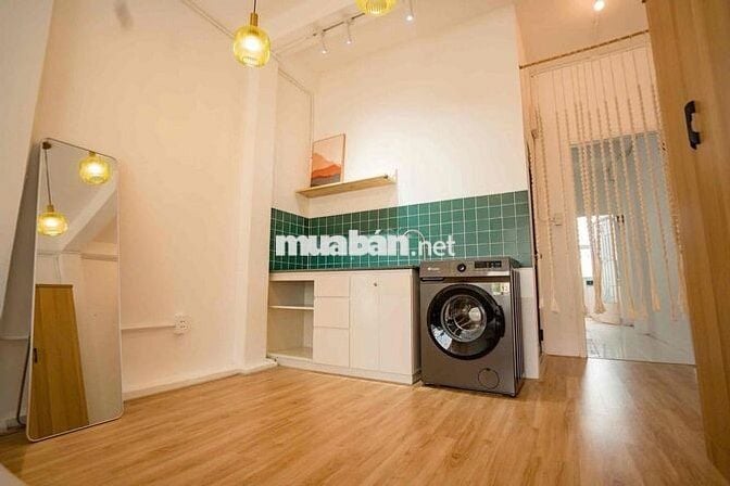 CHO THUÊ CHDV BAN CÔNG VEW THOÁNG MÁT FULL NỘI THẤT QUẬN 1