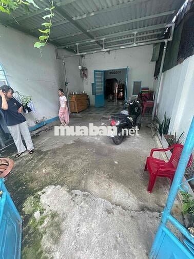 nhà cấp 4 Mẹ Nhu dt lớn có sân để xe kiệt rộng 61