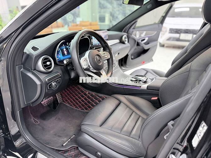 Mercedes-Benz C300 AMG 2019, 1 chủ từ mới chạy ít.