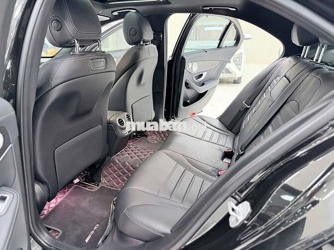 Mercedes-Benz C300 AMG 2019, 1 chủ từ mới chạy ít.