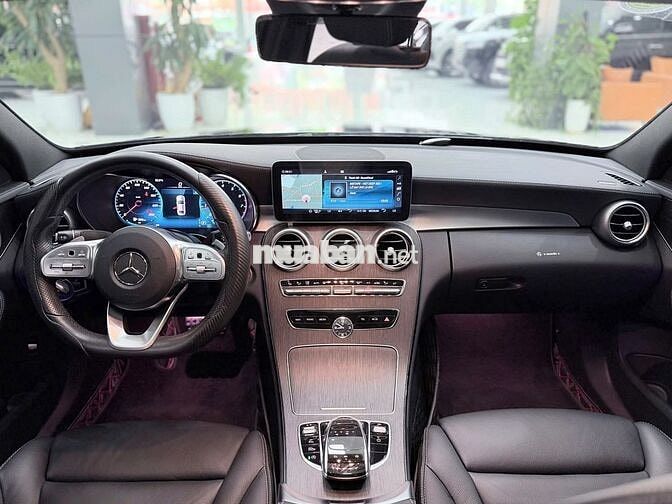 Mercedes-Benz C300 AMG 2019, 1 chủ từ mới chạy ít.