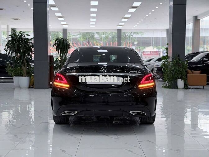 Mercedes-Benz C300 AMG 2019, 1 chủ từ mới chạy ít.