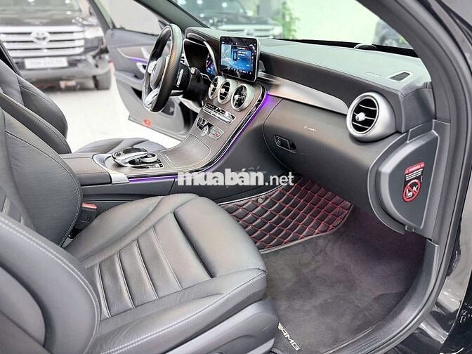 Mercedes-Benz C300 AMG 2019, 1 chủ từ mới chạy ít.