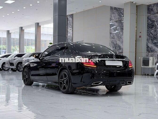 Mercedes-Benz C300 AMG 2019, 1 chủ từ mới chạy ít.