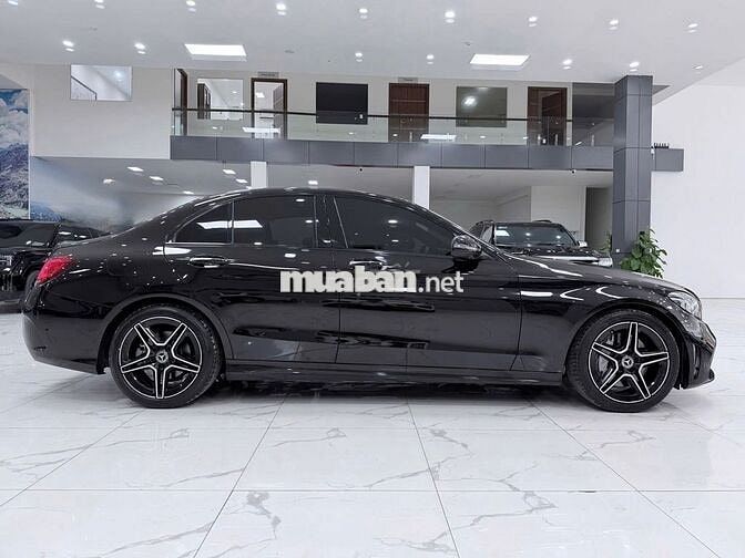 Mercedes-Benz C300 AMG 2019, 1 chủ từ mới chạy ít.