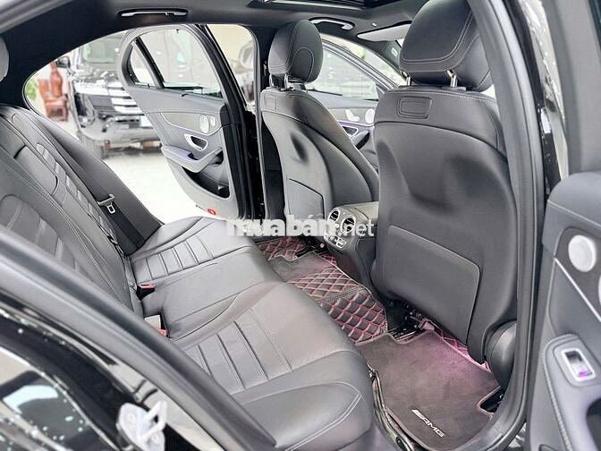 Mercedes-Benz C300 AMG 2019, 1 chủ từ mới chạy ít.