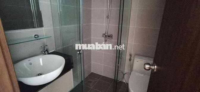 Pass 1 phòng ngủ có hỗ trợ máy lạnh và  có cửa sổ thoáng