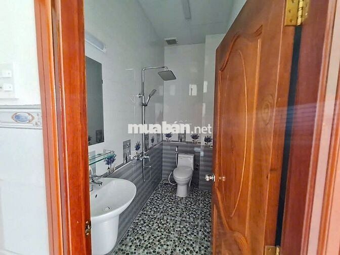 Nhà 2 lầu 5PN có nội thất mặt tiền KDC ĐH Y Dược chỉ 15 triệu