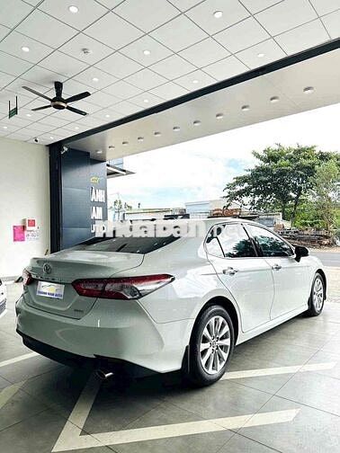 Toyota Camry 2.0G 2021 Trắng 47.000km