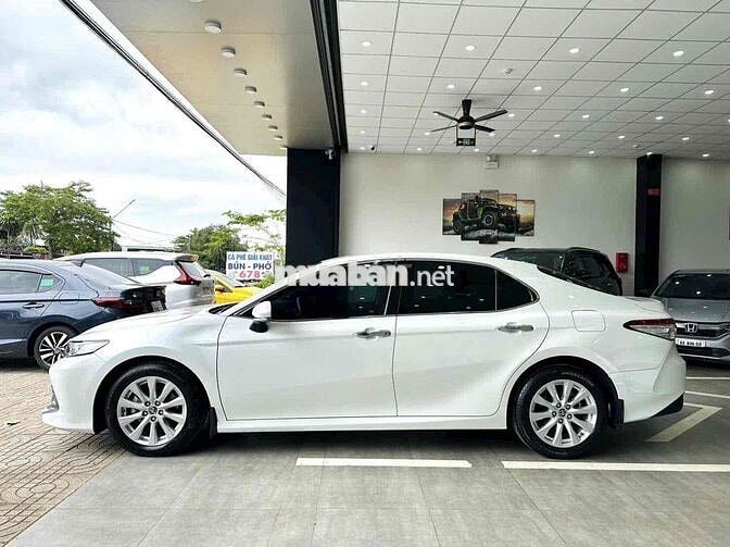 Toyota Camry 2.0G 2021 Trắng 47.000km