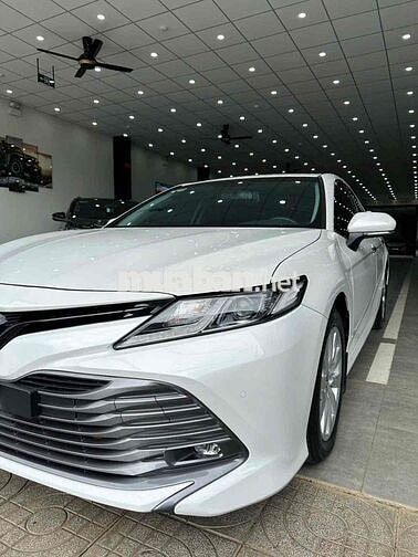 Toyota Camry 2.0G 2021 Trắng 47.000km