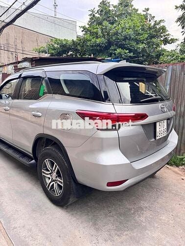 Toyota Fortuner 2017 Số sàn máy Dầu Bạc xe zin