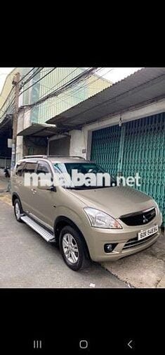 Mitsubishi Zinger 7 chỗ màu Vàng cát