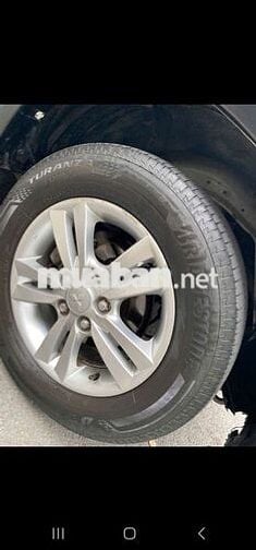 Mitsubishi Zinger 7 chỗ màu Vàng cát