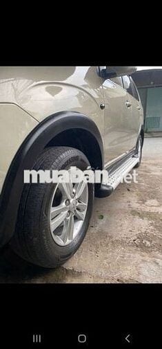 Mitsubishi Zinger 7 chỗ màu Vàng cát