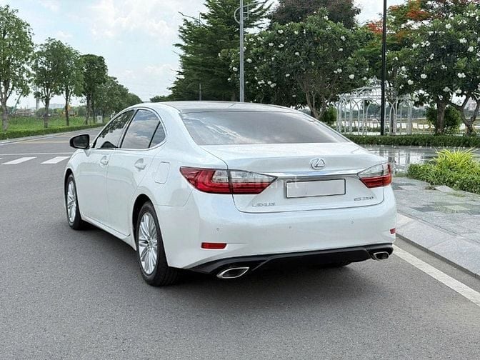 Bán xe LEXUS ES250 Mới như vừa bóc Seal, nguyên bản 100%