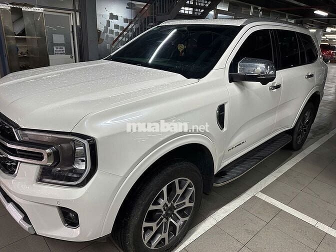 Ford Everest Titanium 2024, lướt 16.000km, vay 75%