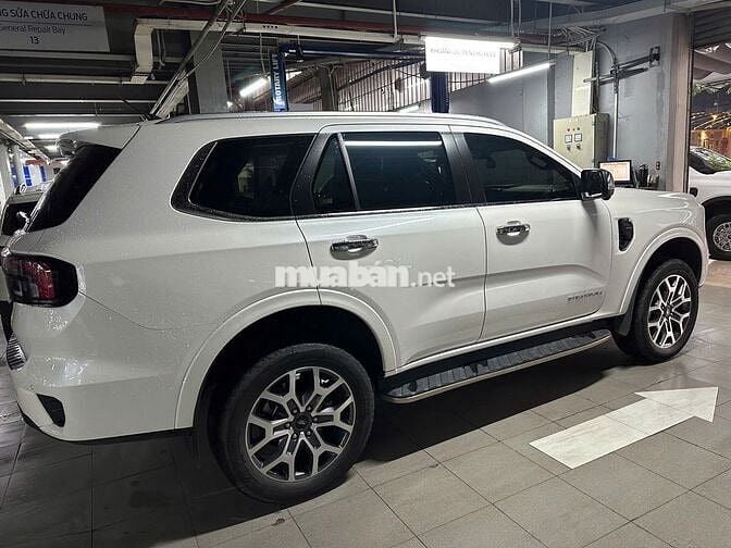 Ford Everest Titanium 2024, lướt 16.000km, vay 75%
