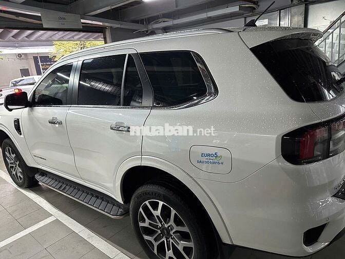 Ford Everest Titanium 2024, lướt 16.000km, vay 75%
