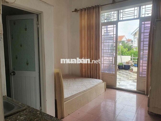 Studio ban công lớn full nội thất