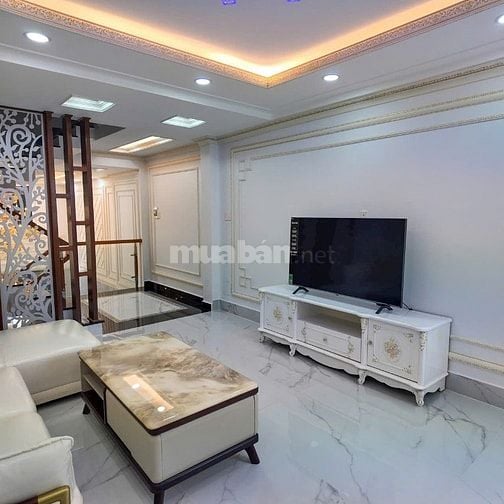 Nhà  MT PHú Định. Ngay góc Võ Văn Kiệt