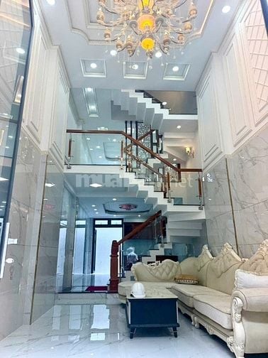 Nhà  MT PHú Định. Ngay góc Võ Văn Kiệt