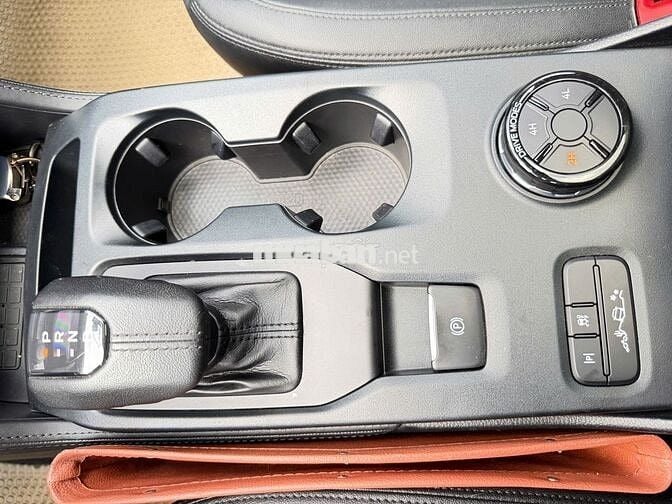 Ford Everest Titanium 2022 26.000km Bạc