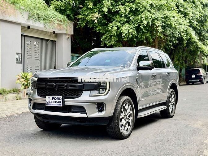 Ford Everest Titanium 2022 26.000km Bạc