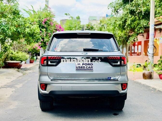Ford Everest Titanium 2022 26.000km Bạc