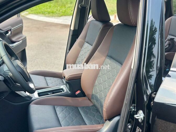 Toyota Innova Cross HEV 2026 Hybrid Đen