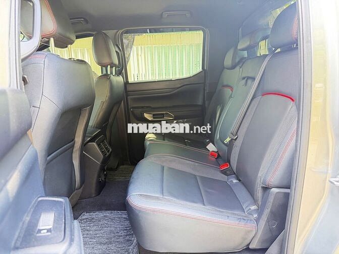 Ford Ranger Stormtrak 2025 Bạc 25.000km