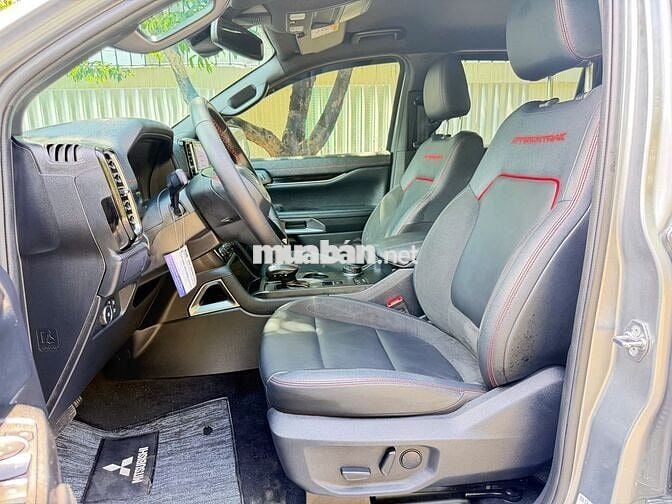 Ford Ranger Stormtrak 2025 Bạc 25.000km