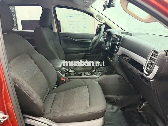 Ford Ranger XLS AT 2024 Tự động Cam 15.000km