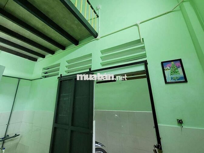Phòng trọ gác 2.5m ngay Ngã Tư Bốn Xã