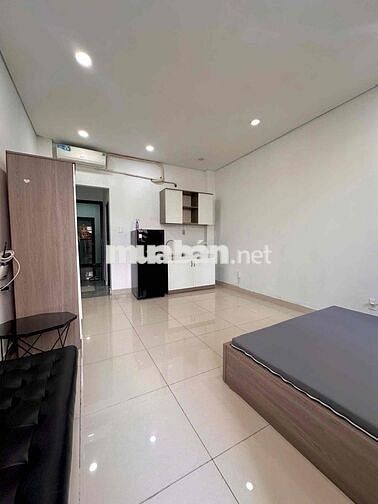 Căn hộ ban công thoáng nhà mới Thạch Thị Thanh Q1 gần chợ Tân Định